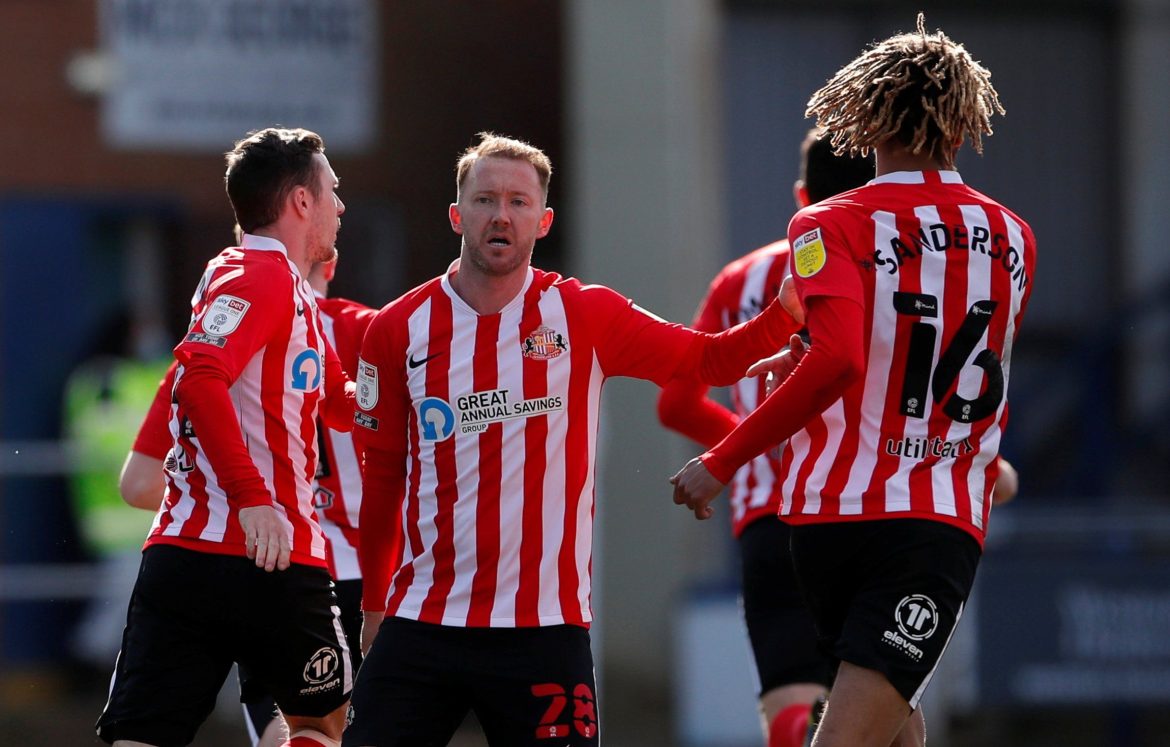 He was saved by Ballard: Le Bris must axe 5/10 Sunderland star at Wembley