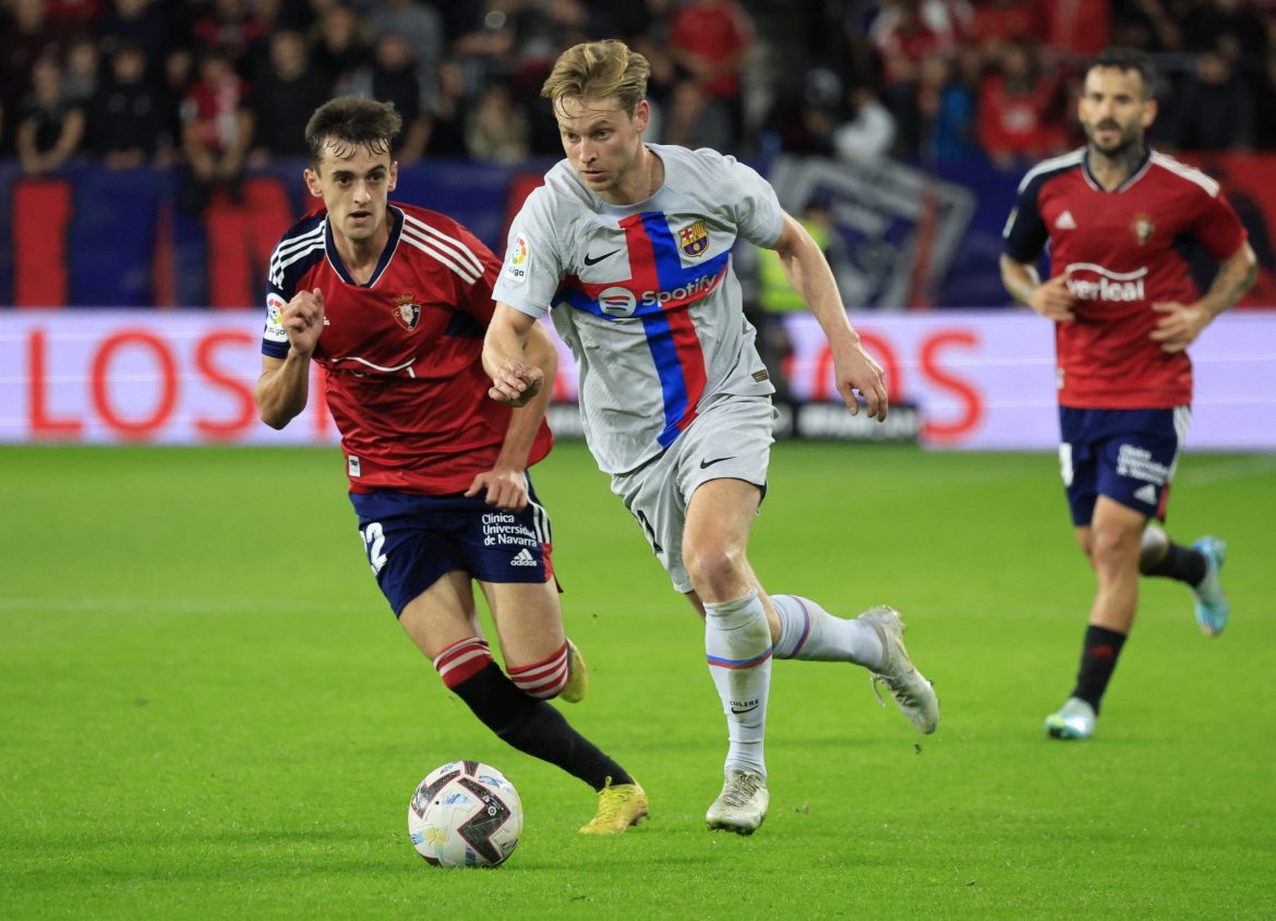 Frenkie de Jong "happy" at Barcelona amid Man Utd links