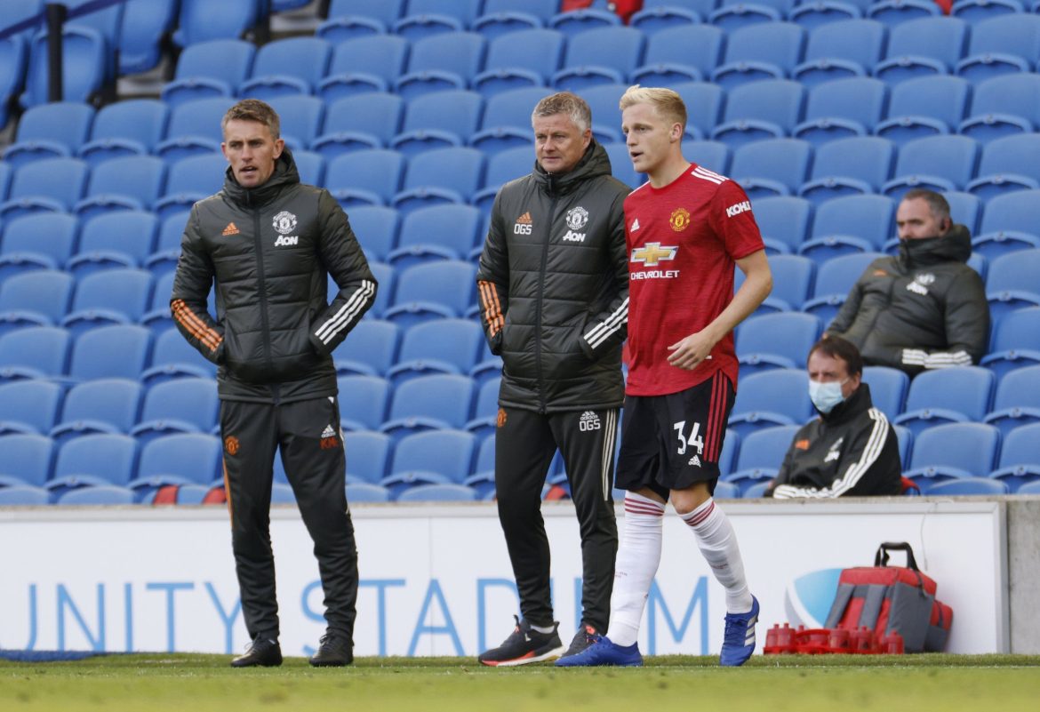 Van de Beek deserves to be benched for MUFC